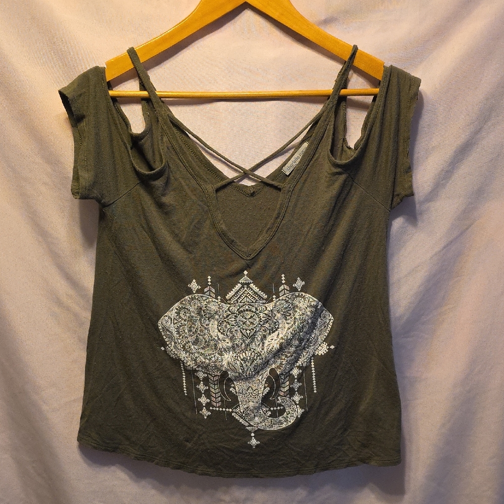 Charlotte Russe Olive Graphic Cold Shoulder Top Womens Small (Virginia #19)